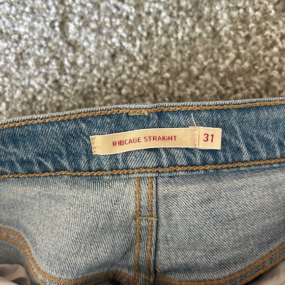 Levi's Ribcage Straight jeans w/ raw hem - Picture 6 of 7